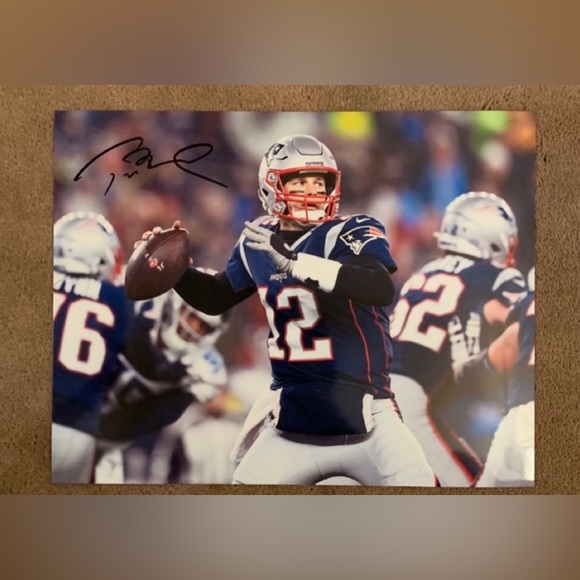 Tom Brady Autographed Photo New England Patriots - Picture 1 of 2